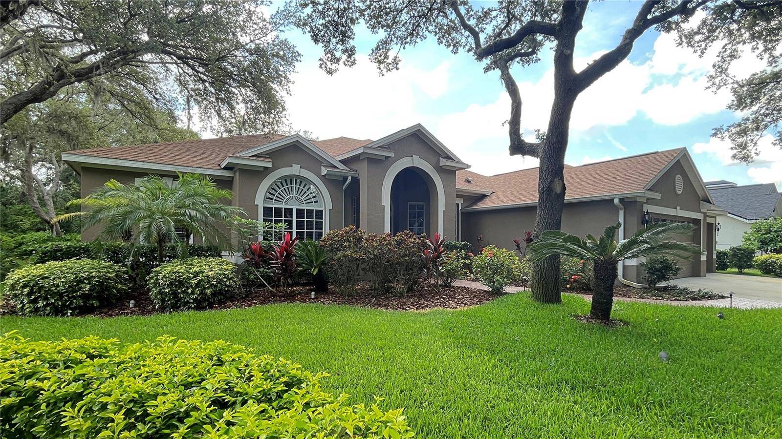 Lithia, FL 33547,5704 EAGLEMOUNT CIR