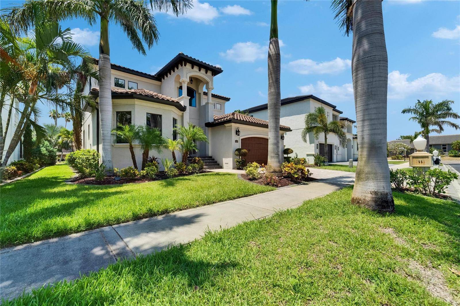 Apollo Beach, FL 33572,6116 LAGOMAR LN