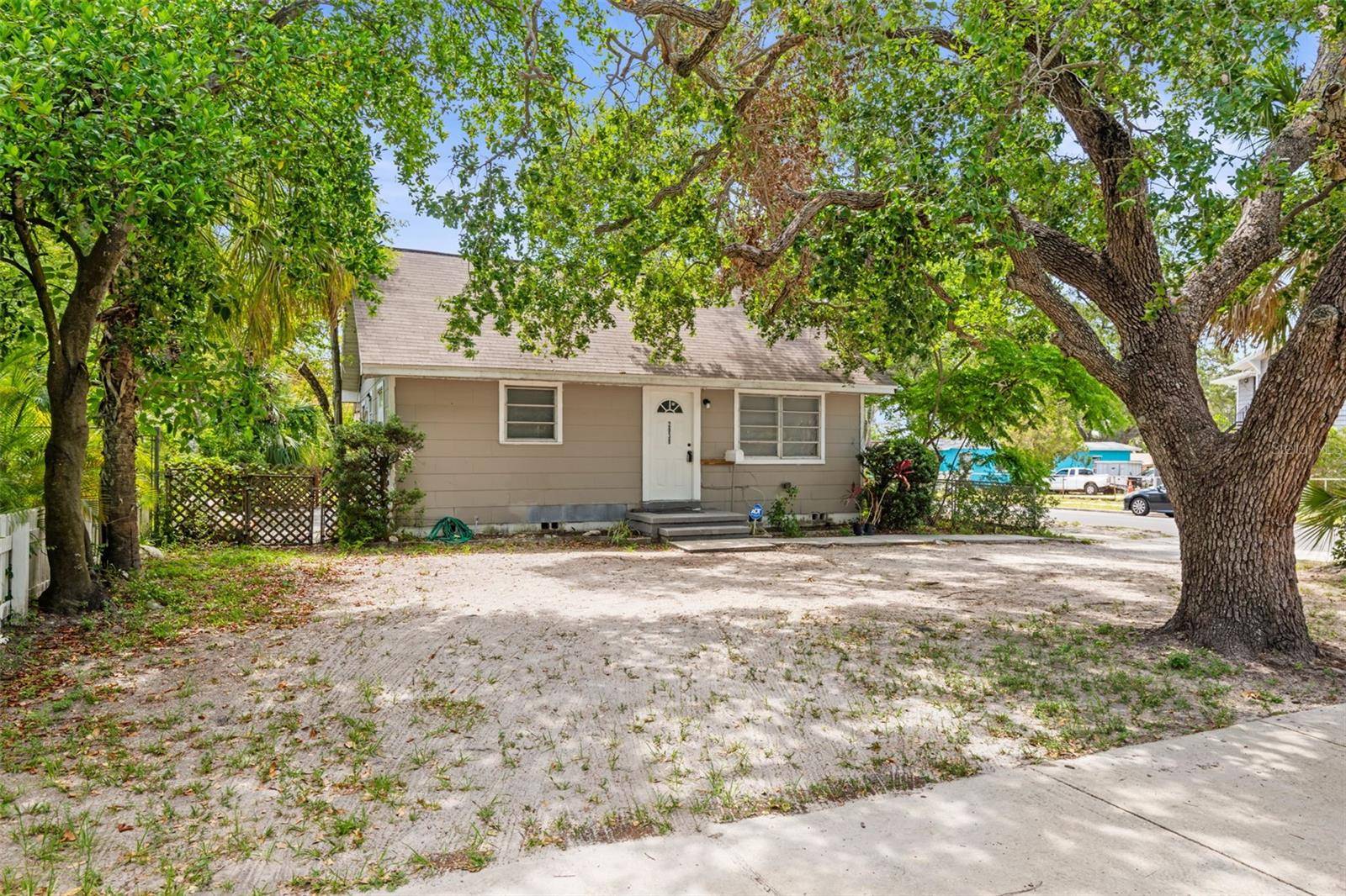 St Petersburg, FL 33705,2038 16TH ST S