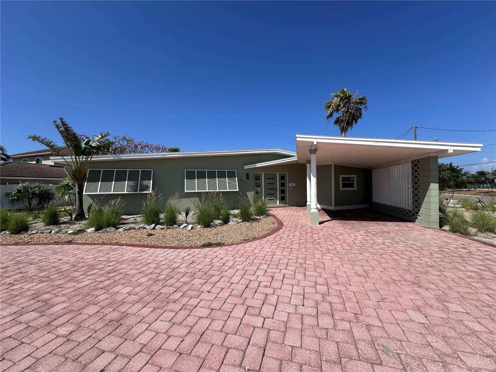 St Pete Beach, FL 33706,6407 1ST PALM PT