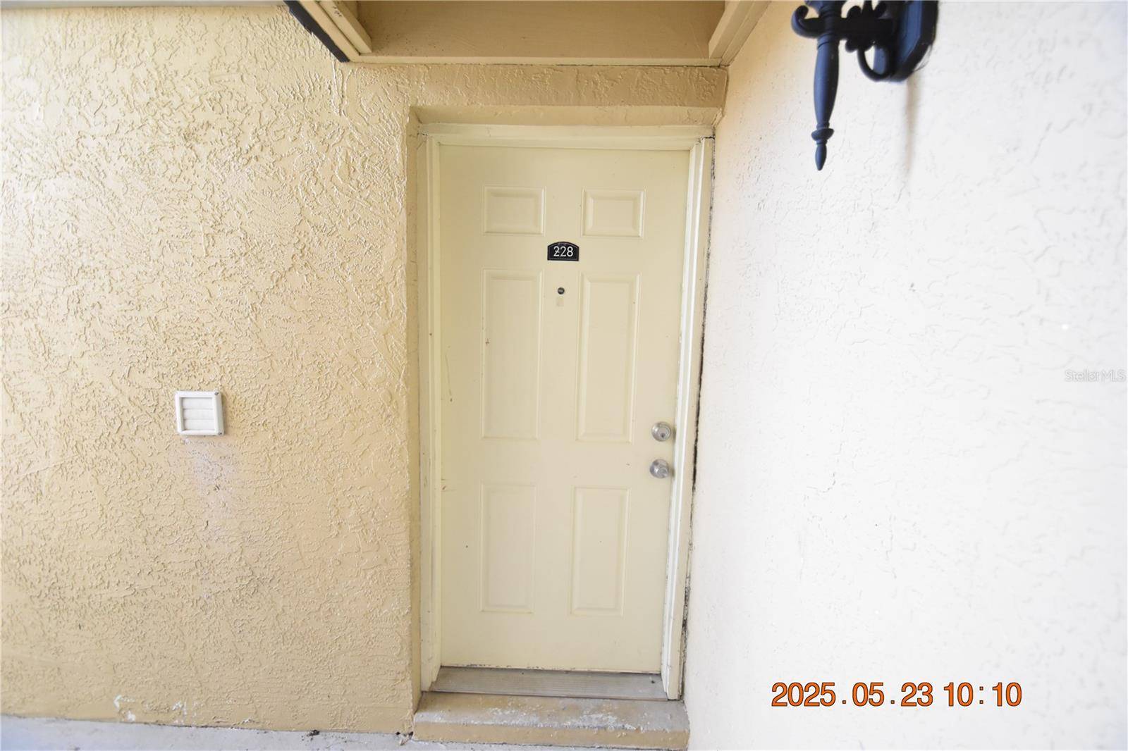 Brandon, FL 33510,228 THORN TREE PL #228