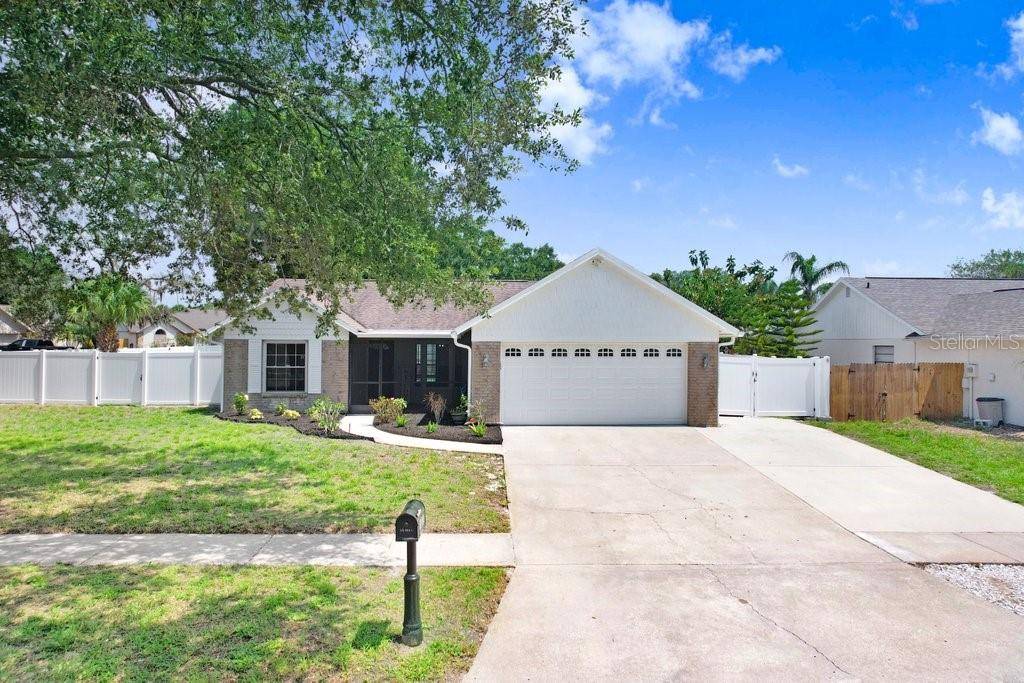 1017 CAMEO CREST LN,  Valrico,  FL 33596