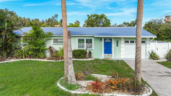 9929 BAY DR, Gibsonton, FL 33534