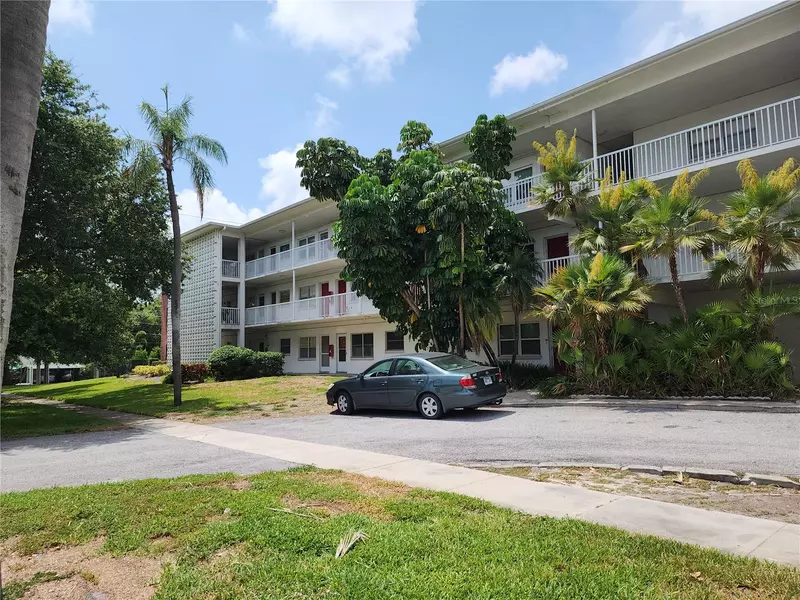 5155 9TH AVE N #206 B, St Petersburg, FL 33710