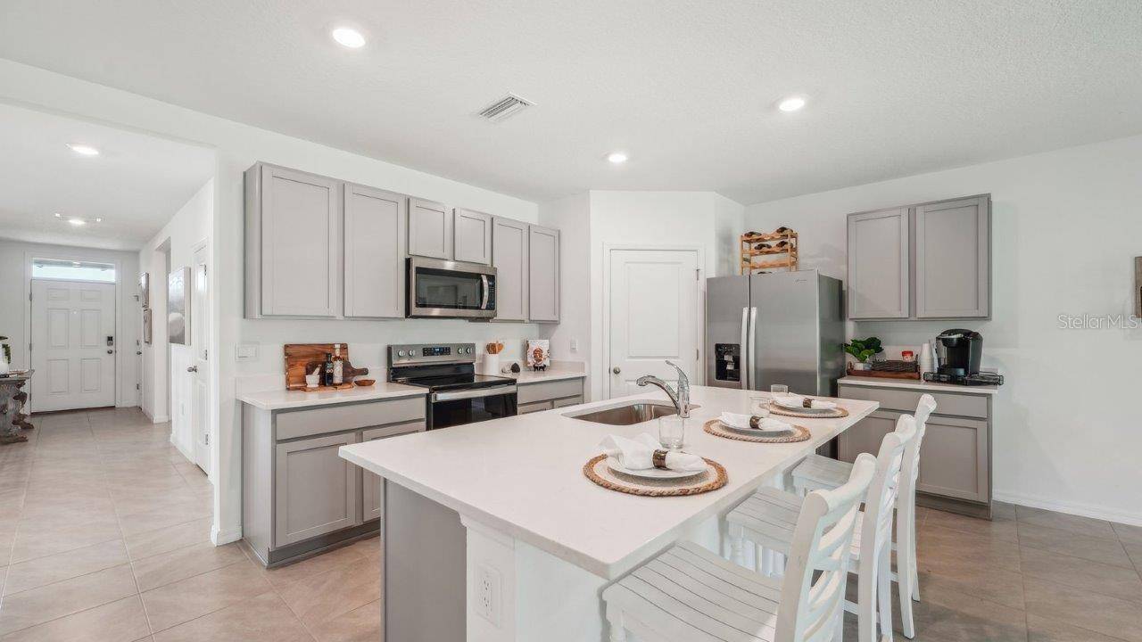 Zephyrhills, FL 33540,7718 WHEAT STONE DR