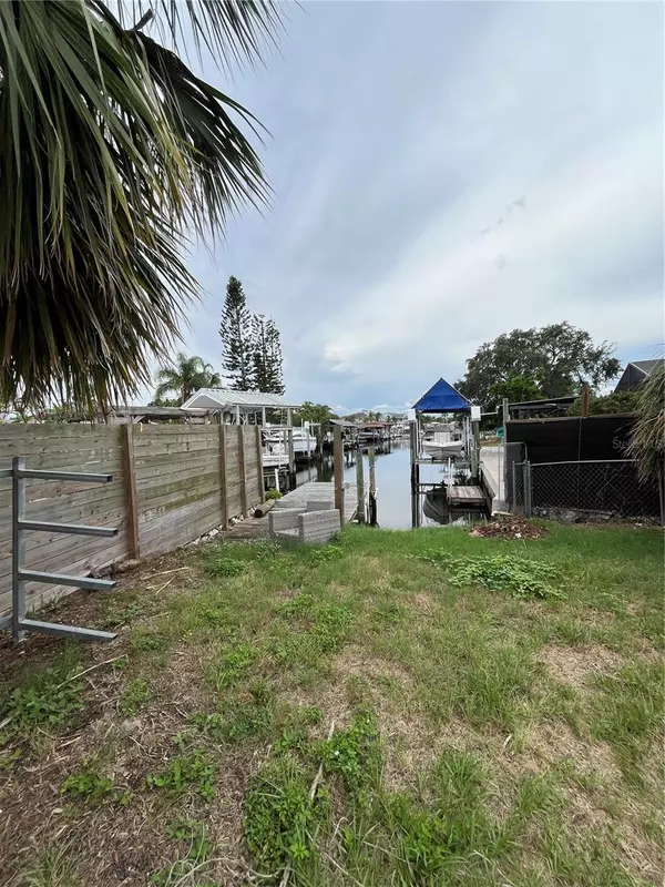 Ruskin, FL 33570,802 WHITE HERON BLVD
