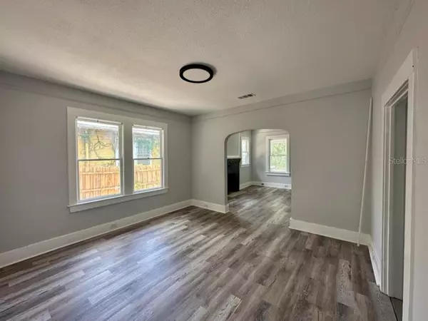 Tampa, FL 33603,1021 E CAYUGA ST