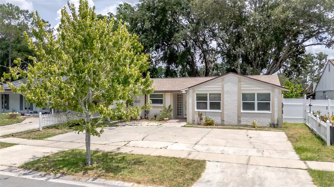 3217 SADDLEBROOK AVE, Tampa, FL 33618