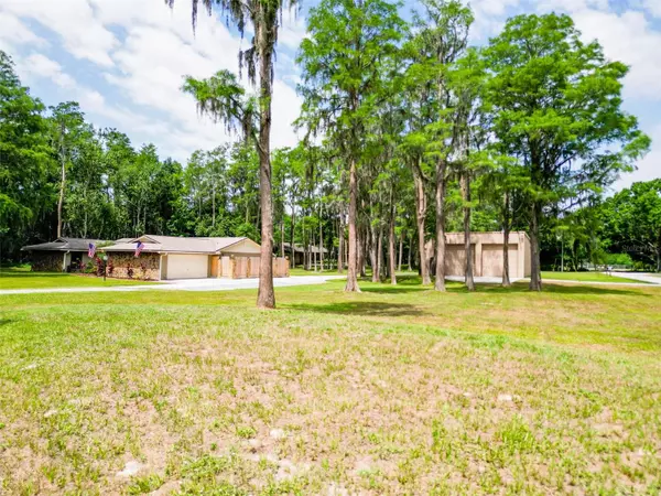 1025 READING RD, Lutz, FL 33558