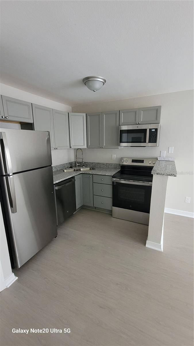 Orlando, FL 32811,4704 WALDEN CIR #32