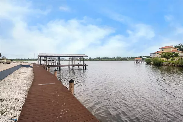 9910 ALAVISTA DR, Gibsonton, FL 33534