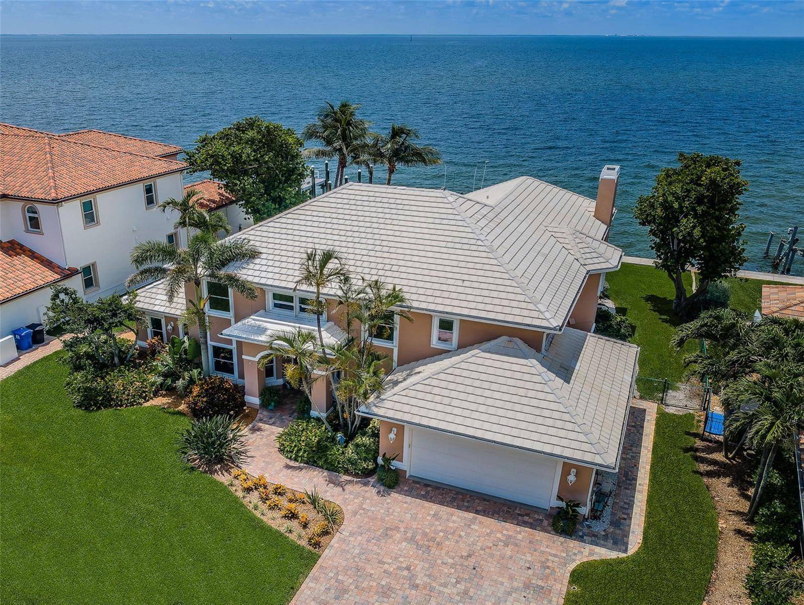 St Petersburg, FL 33703,1988 CAROLINA CIR NE