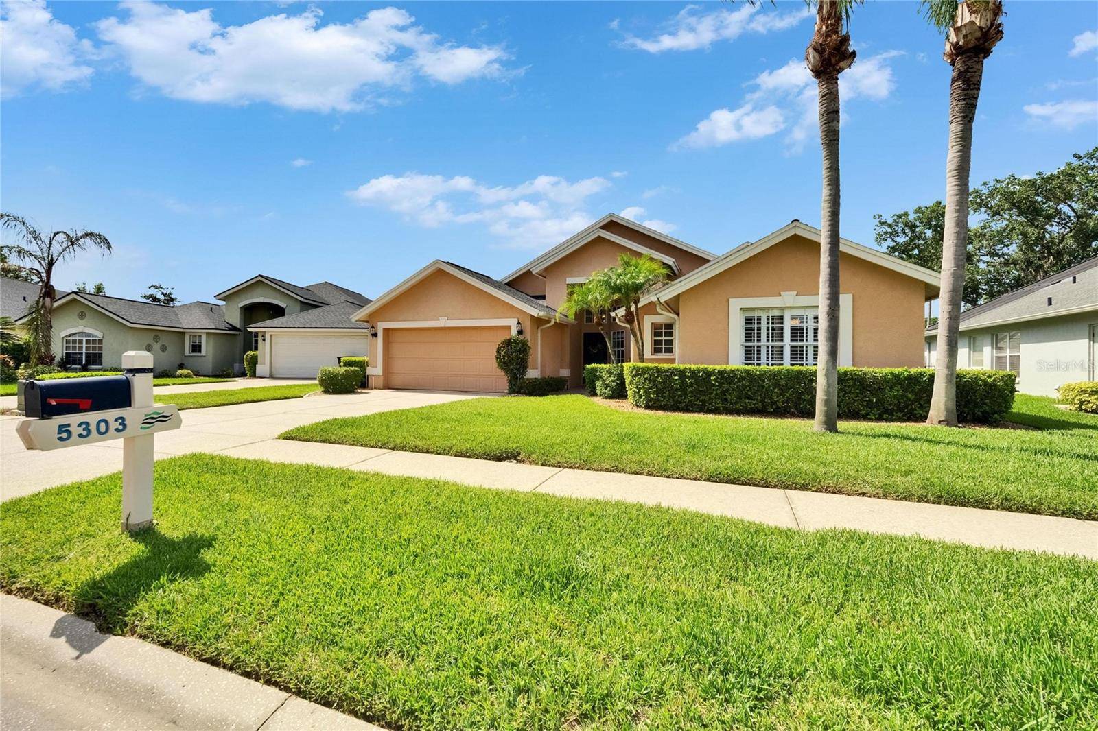 Valrico, FL 33596,5303 COTTONWOOD TREE CIR
