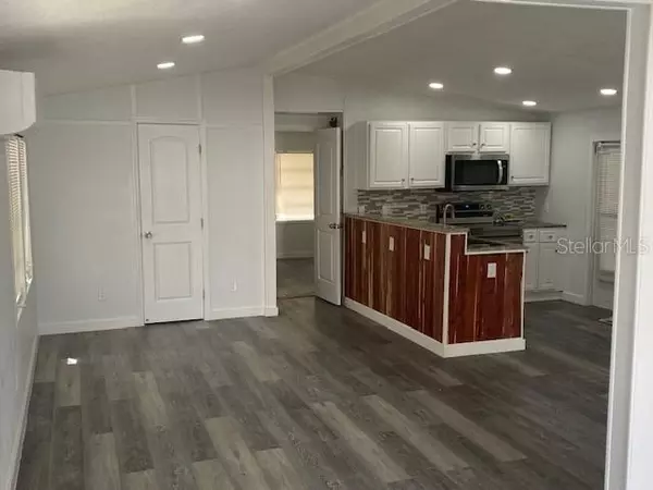 Tampa, FL 33611,4851 W GANDY BLVD #B10L30