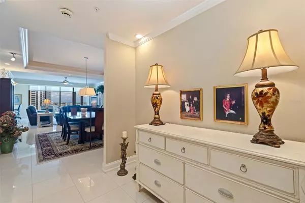 St Petersburg, FL 33701,1 BEACH DR SE #2011
