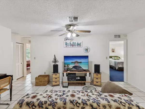 Seminole, FL 33778,11762 BARB CT