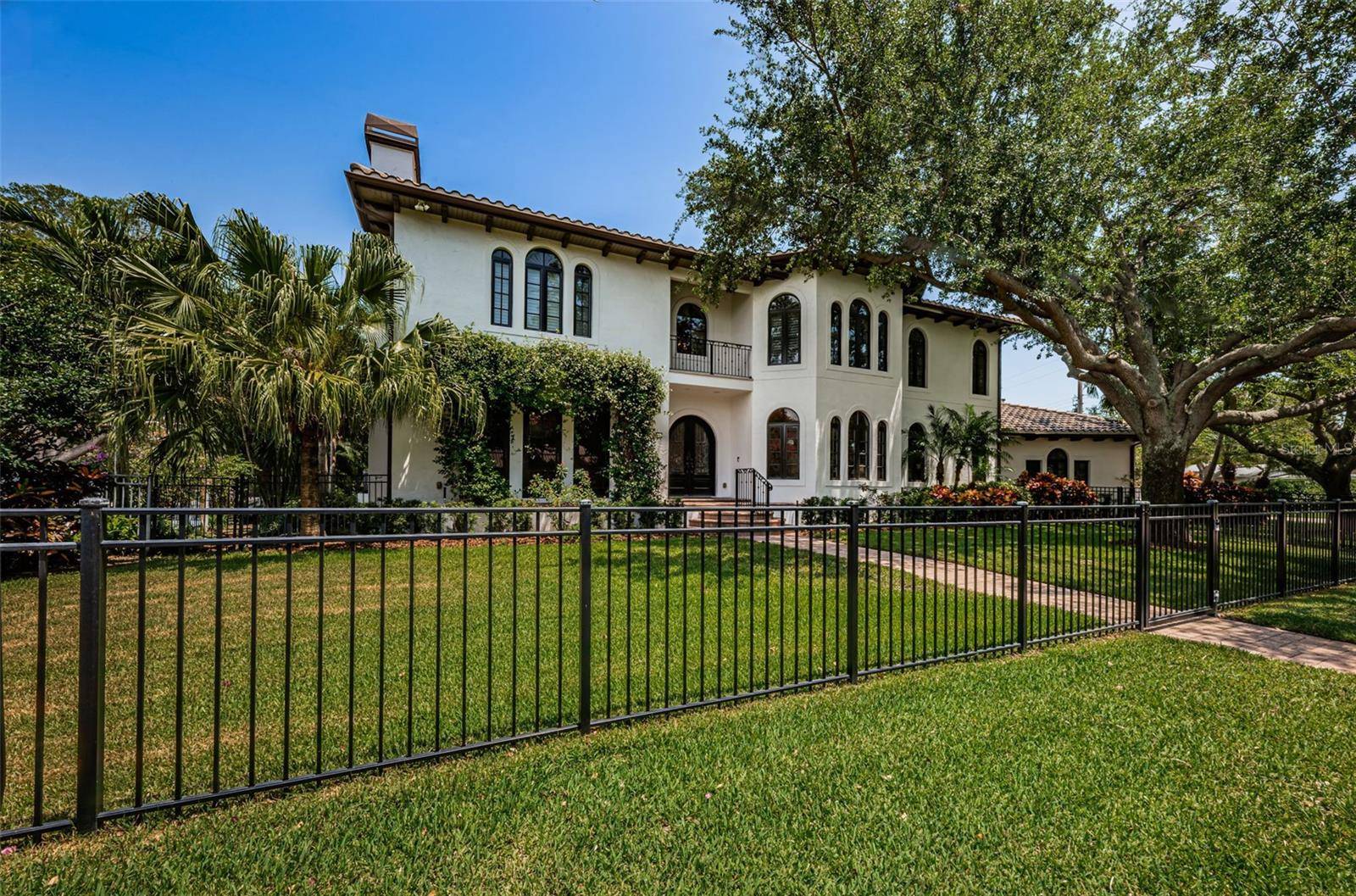 St Petersburg, FL 33704,147 BAY POINT DR NE