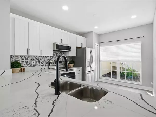 Largo, FL 33774,11510 SHIPWATCH DR #1372