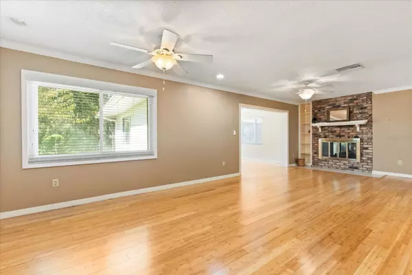 Mount Dora, FL 32757,327 LAURA LN
