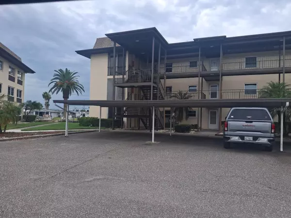 4632 MARINE Pkwy #208, New Port Richey, FL 34652
