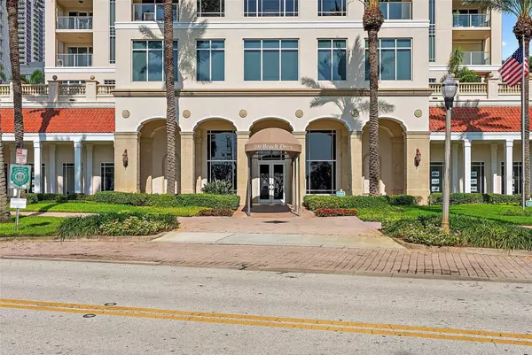 St Petersburg, FL 33701,100 BEACH DR NE #301