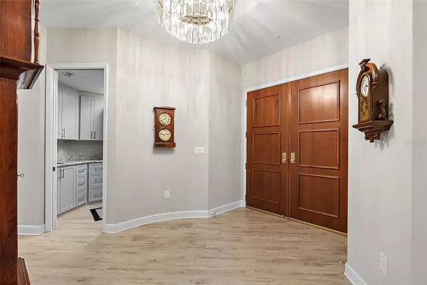 St Petersburg, FL 33701,100 BEACH DR NE #301