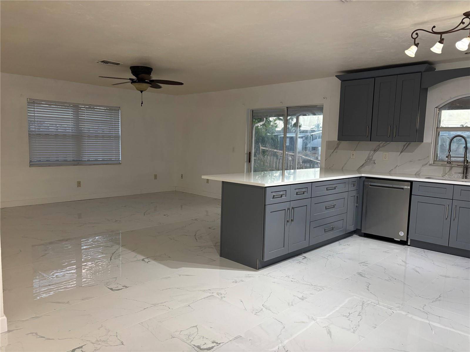 Bradenton, FL 34207,6820 26TH ST W