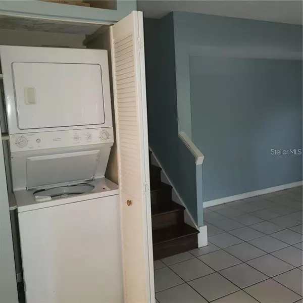 Tampa, FL 33617,5626 ASHLEY OAKS DR #28