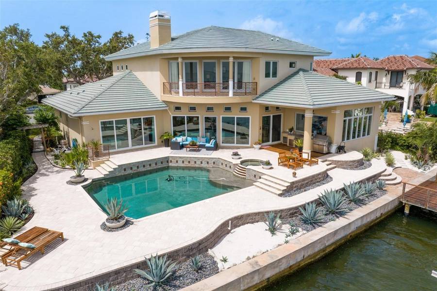 2279 MERMAID PT NE, St Petersburg, FL 33703