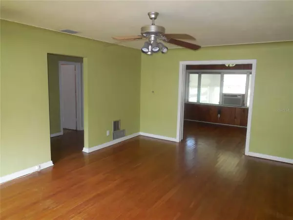 St Petersburg, FL 33703,819 40TH AVE N