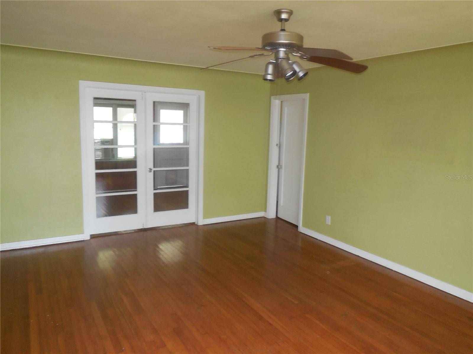 St Petersburg, FL 33703,819 40TH AVE N