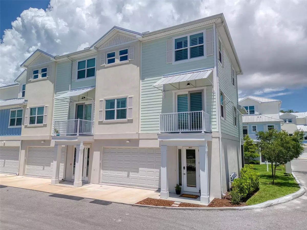 Dunedin, FL 34698,803 OAK BEND LN