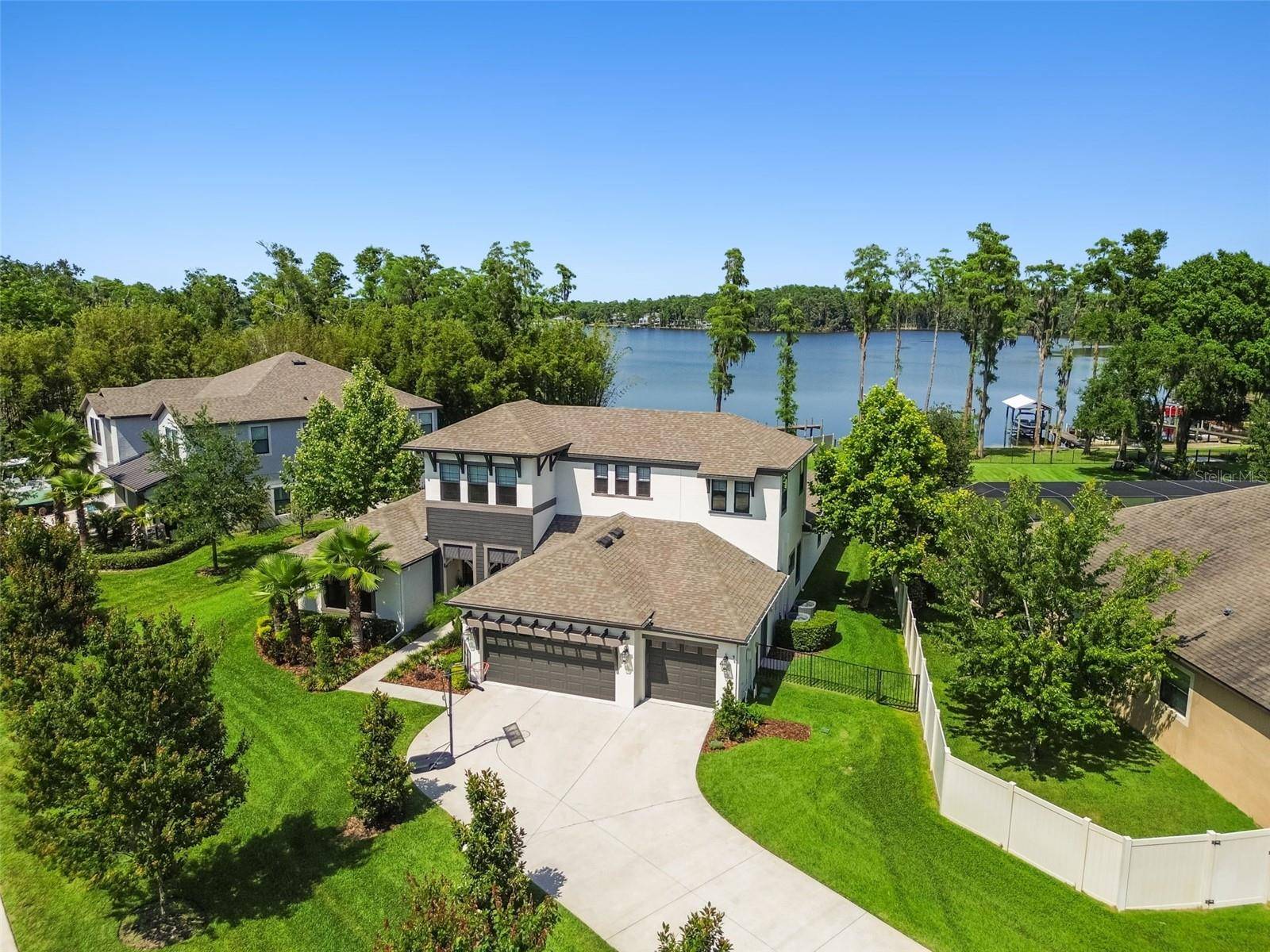 2648 LAKE MANOR DR, Land O Lakes, FL 34639