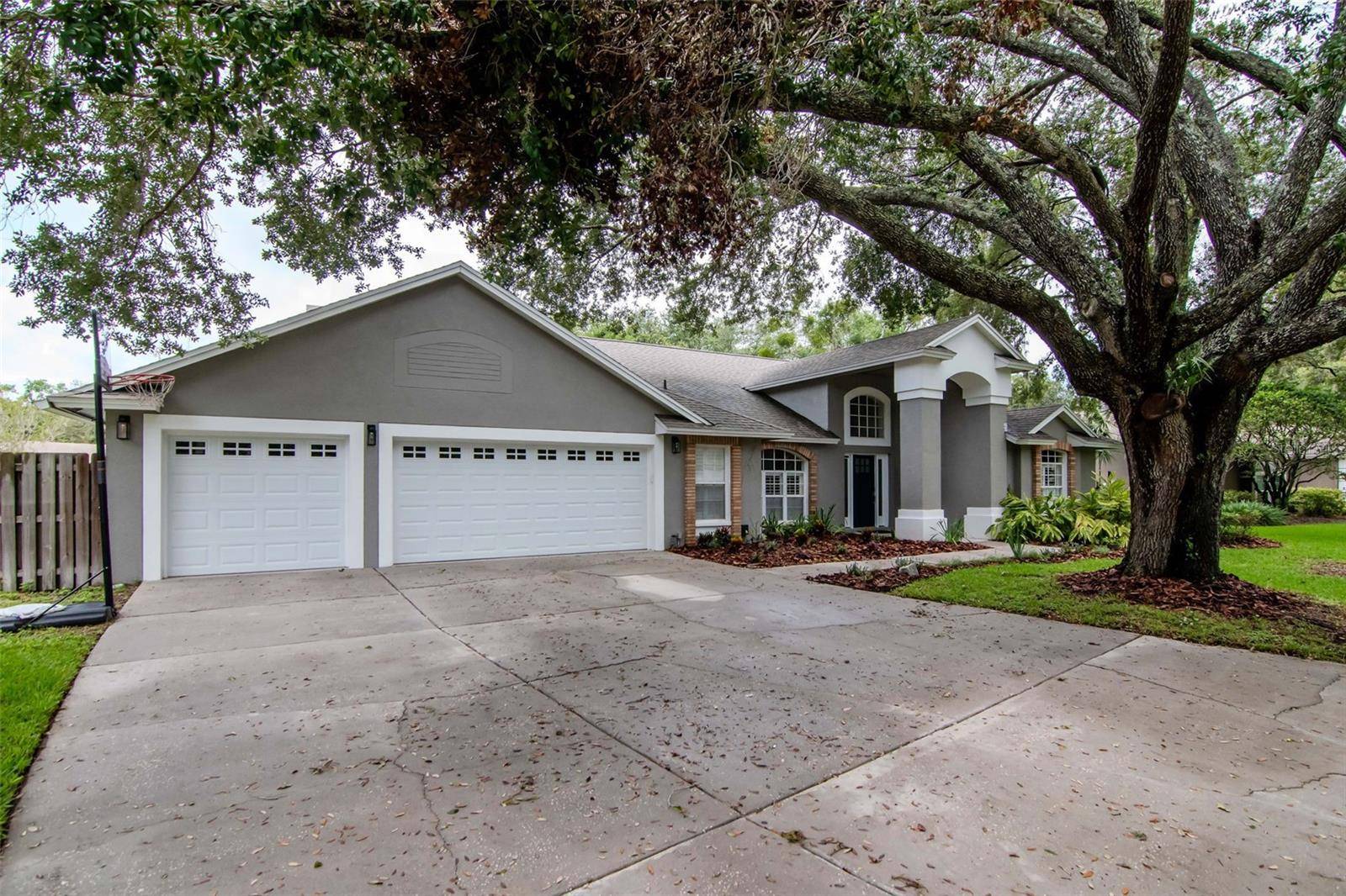 Lutz, FL 33548,18004 CLEAR LAKE DR