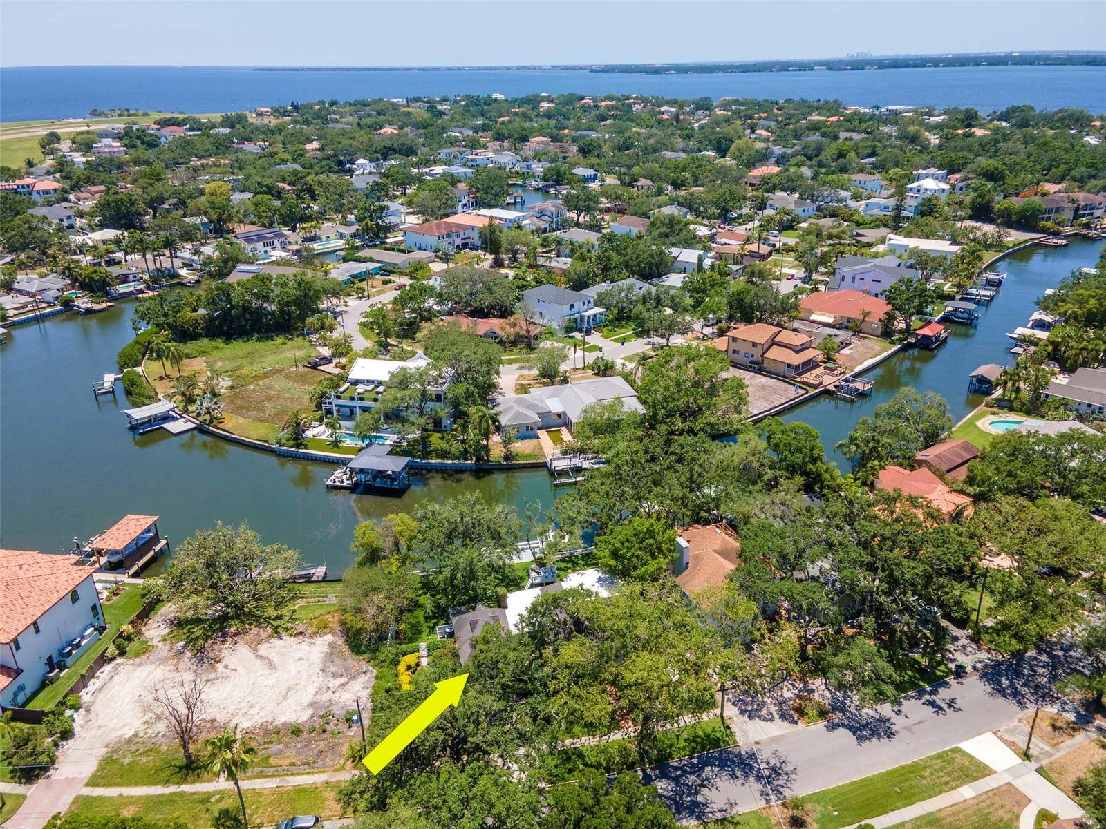 Tampa, FL 33606,560 BOSPHOROUS AVE