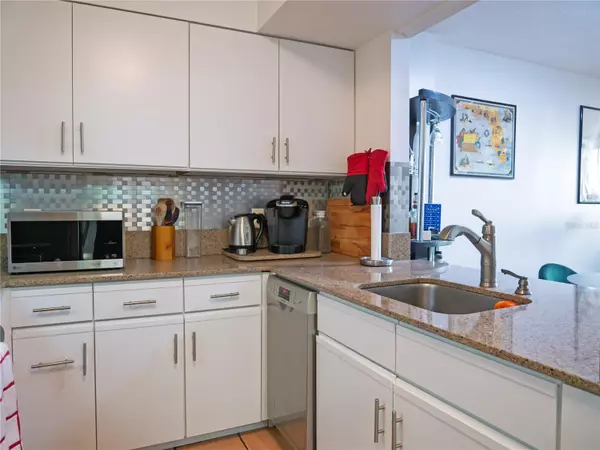 Clearwater, FL 33762,2333 FEATHER SOUND DR #B609