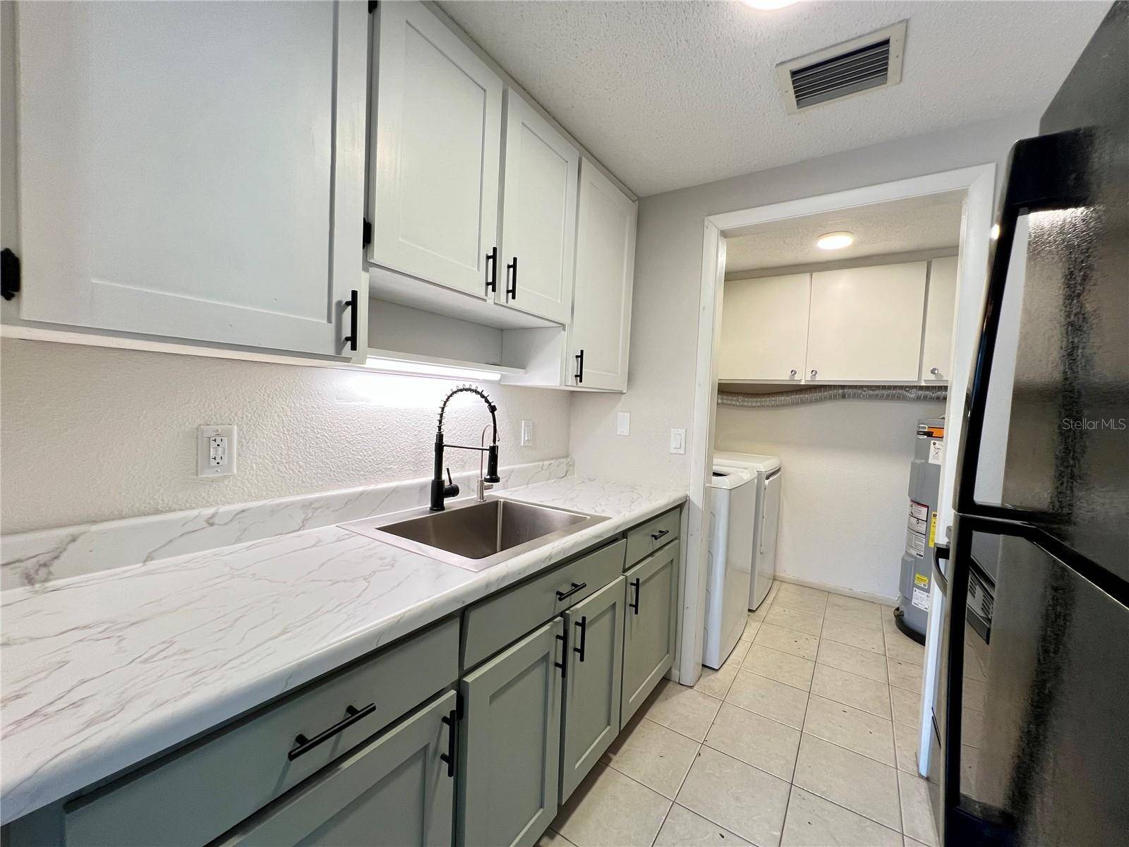 Dunedin, FL 34698,414 LIVE OAK LN