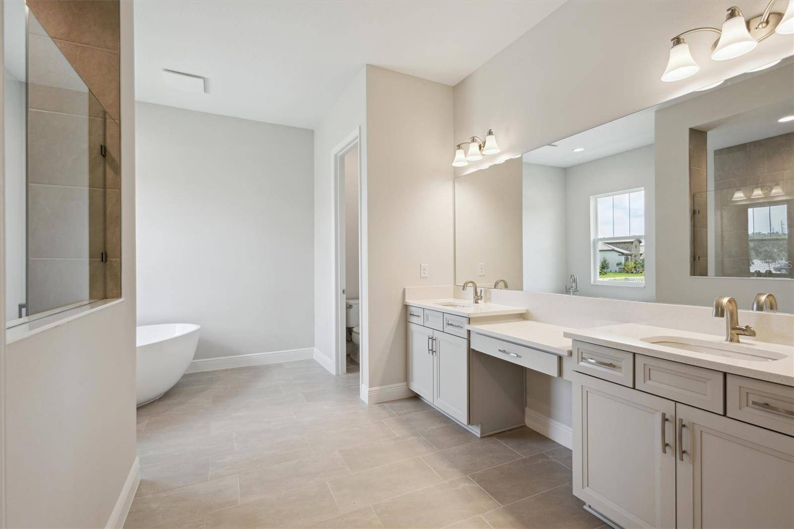 Lithia, FL 33547,14523 SWISS BRIDGE DR