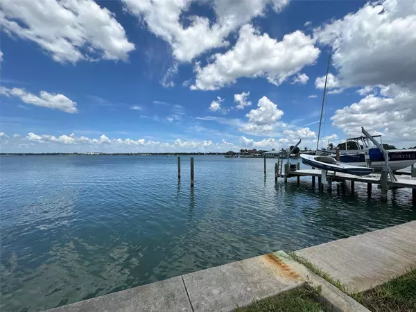 Clearwater Beach, FL 33767,413 MIDWAY IS