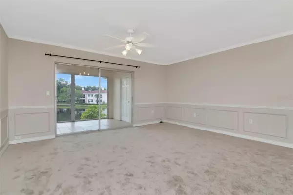 Tampa, FL 33618,10330 CARROLLWOOD LN #95