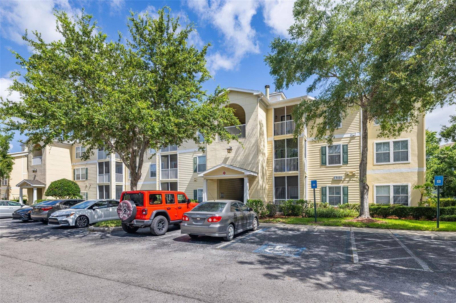 Tampa, FL 33647,18439 BRIDLE CLUB DR #18439