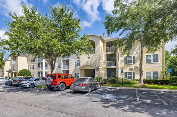 Tampa, FL 33647,18439 BRIDLE CLUB DR #18439