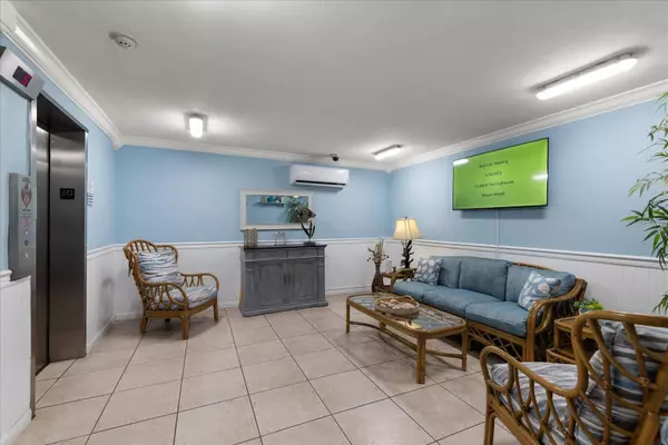 Belleair Bluffs, FL 33770,139 BLUFF VIEW DR #405