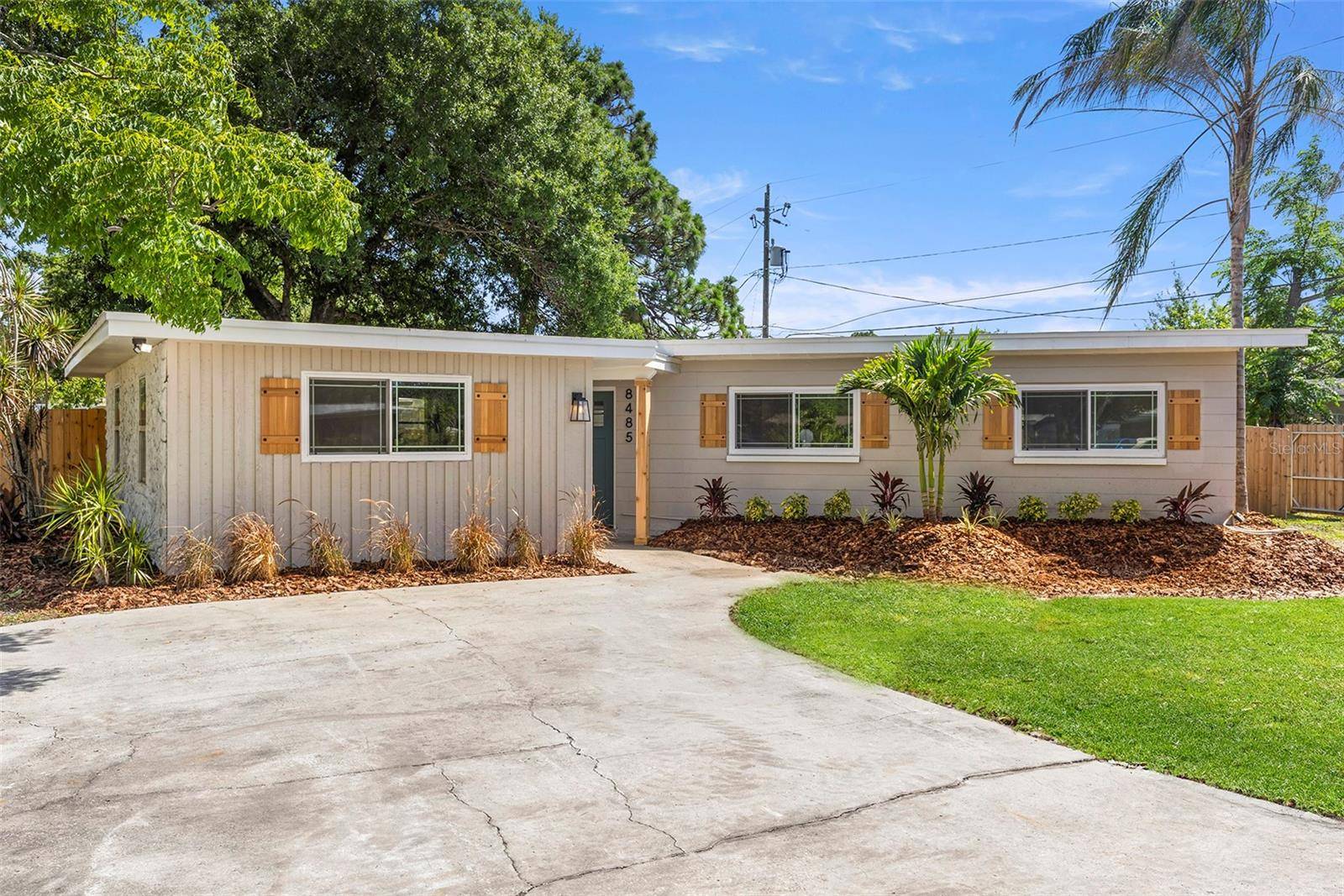 Seminole, FL 33777,8485 PELICAN LN