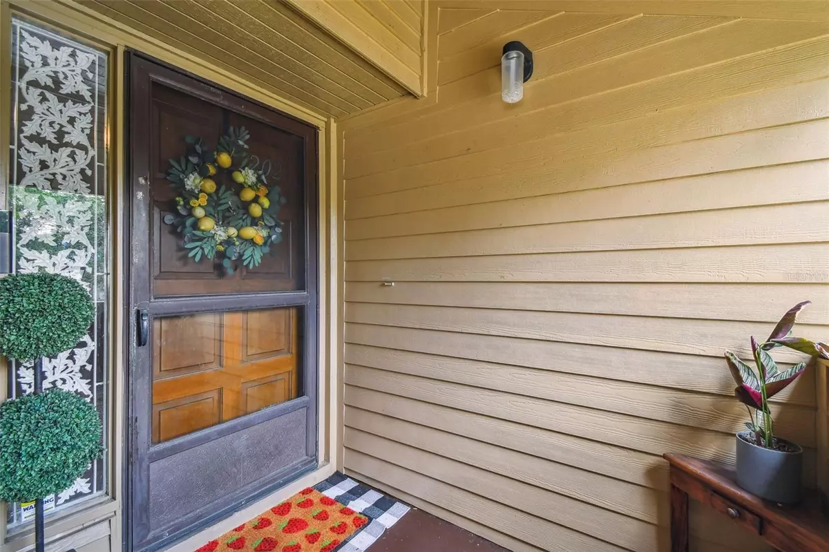 Tampa, FL 33618,4114 PINELAKE LN #202