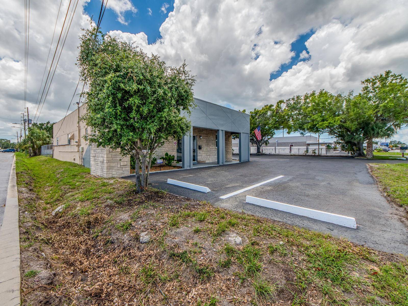 Clearwater, FL 33765,2051 RANGE RD