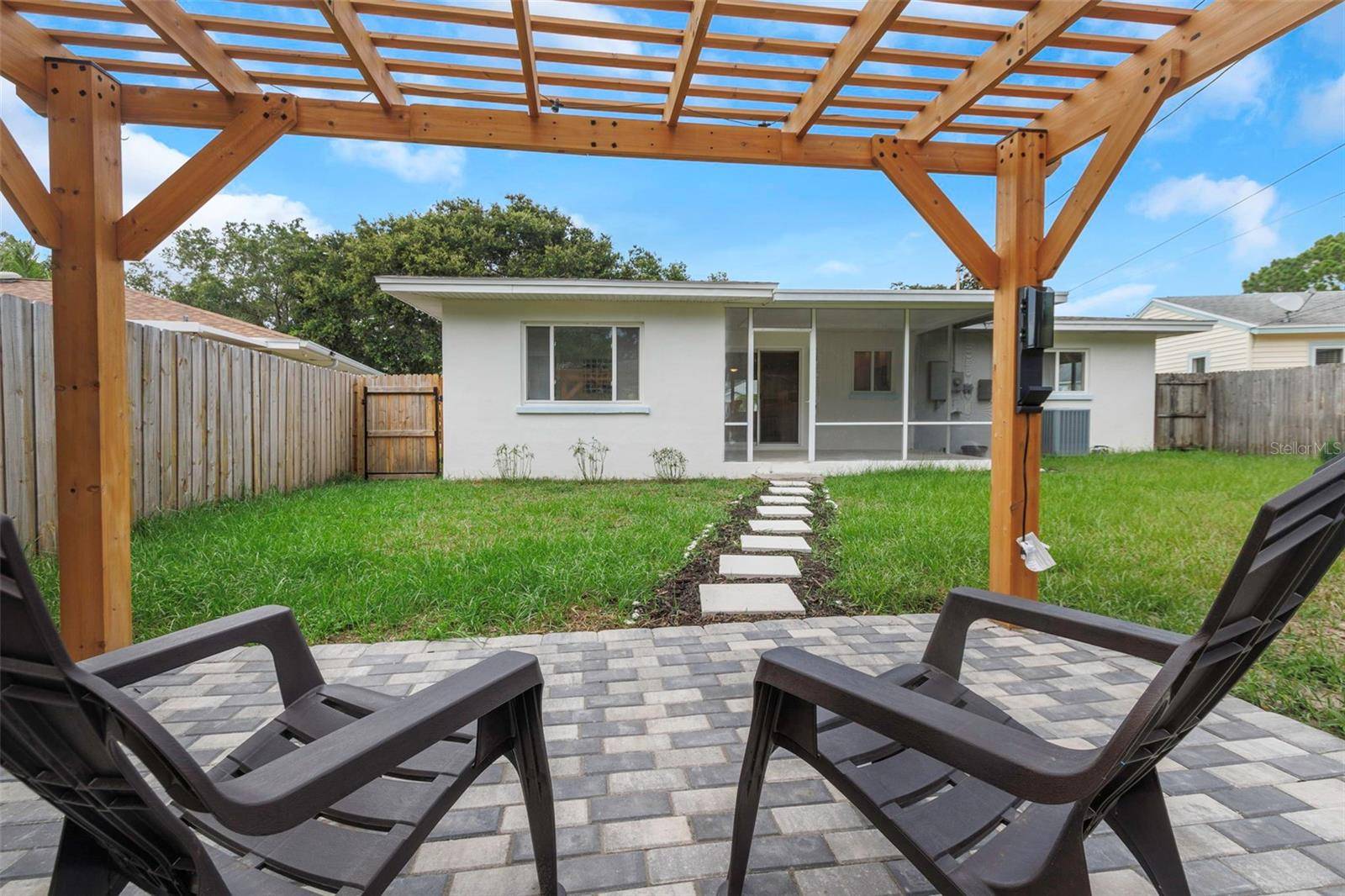 Dunedin, FL 34698,245 GROVE CIR N