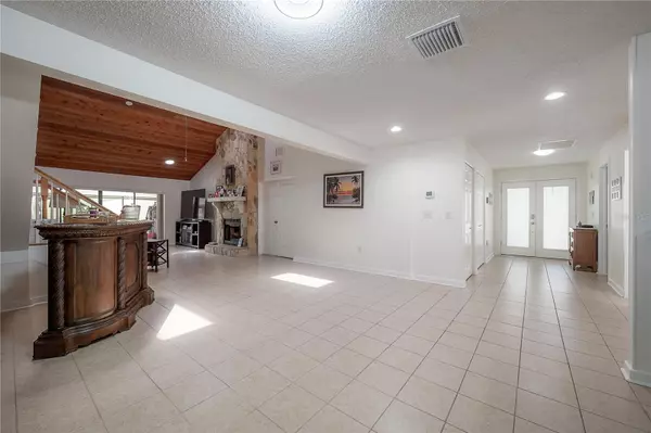 Clearwater, FL 33762,13851 LAKE POINT DR