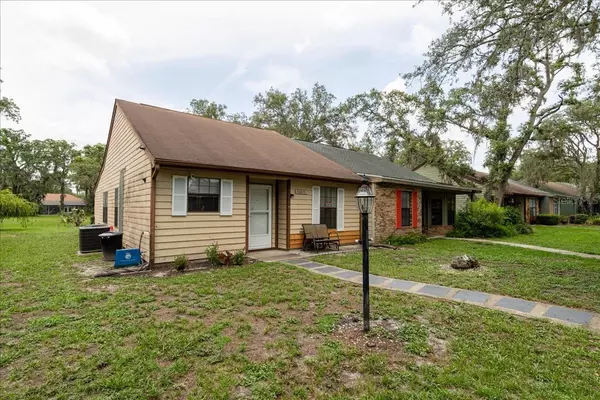 Dade City, FL 33523,35077 WHISPERING OAKS BLVD