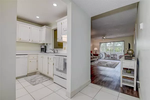 Largo, FL 33774,11485 OAKHURST RD #310